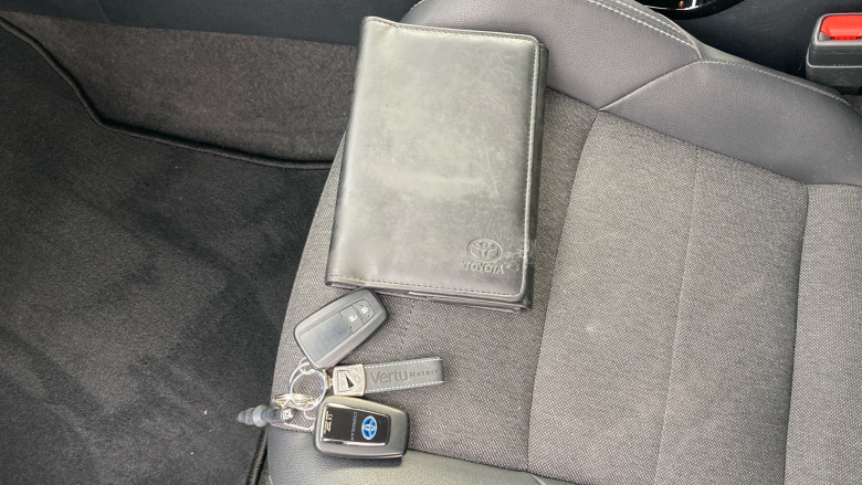 Toyota Corolla 2.0 VVT-i Hybrid Design 5dr CVT Hybrid Estate